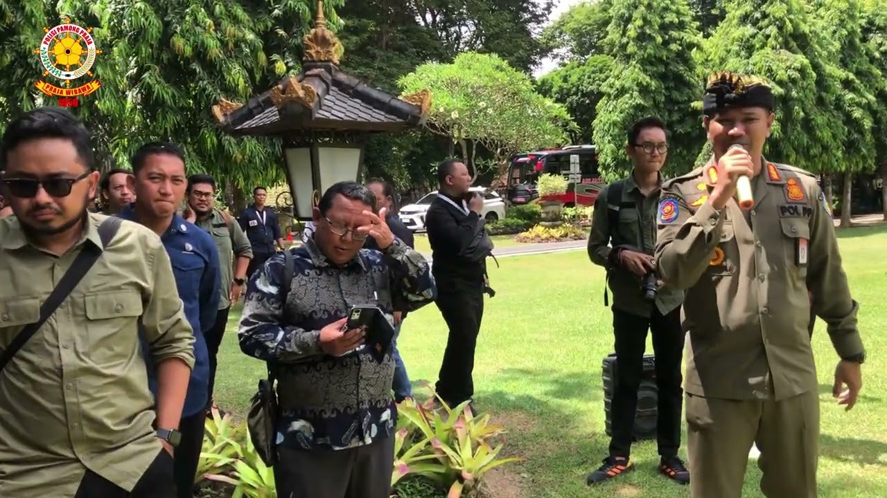 Anjing Satpol PP Pariwisata Melakukan Atraksi di Depan Tamu BNPT