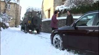 preview picture of video 'Wootton village cut off by snow (7 Jan 2010)'