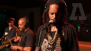 Black Joe Lewis &amp; The Honeybears - Face in the Scene | Audiotree Live