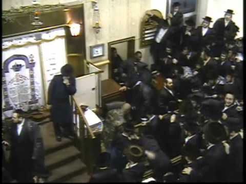 Aron Teitelbaum Dancing Hakafos