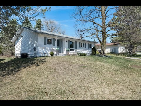 24 Tecumseth Pines Dr, Tottenham