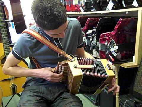 Tom plays the Castagnari Lilly B/C Melodeon @ Hobgoblin Music Birmingham