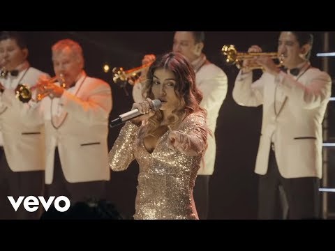 La Sonora Santanera - Mi Caprichito ft. María León (Live)