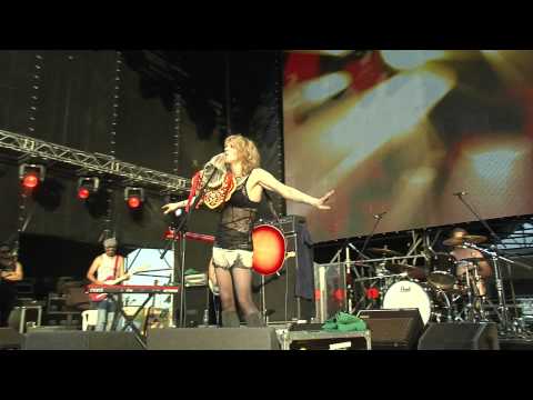 Пикник Афиши 2011 Live (HD)  Courtney Love and Hole. Hey Man (Amen).
