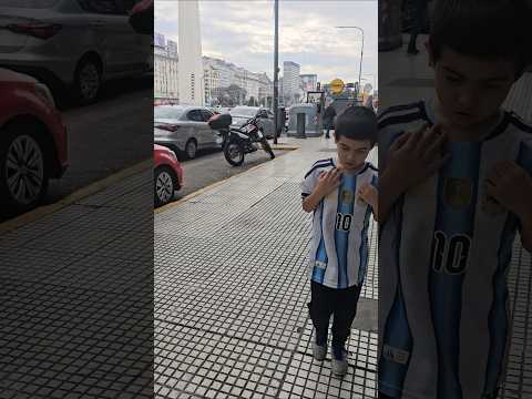 Gino cantando y Tino por Carlos Pellegrini al 300 Buenos Aires 19/9/26