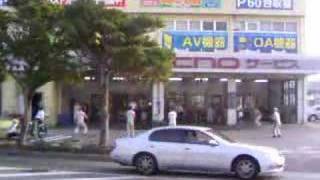 preview picture of video 'Auto mechanics do morning exercise in Chatan, Okinawa, Japan'