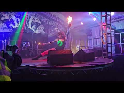 flapsandwich: 118 118 sleaze