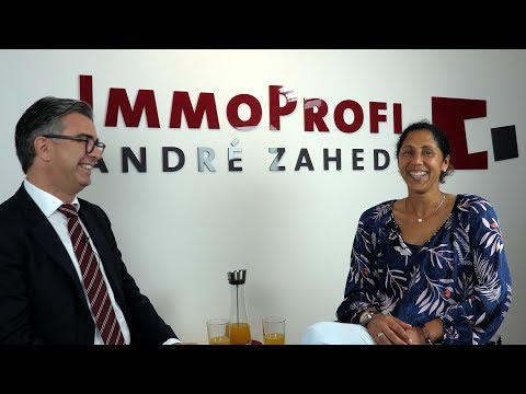 Wir begrüßen die sympathische Steffi Jones, Bundestrainerin der Frauen-Nationalmannschaft, zu einem Interview in unserem Immobilienbüro in D