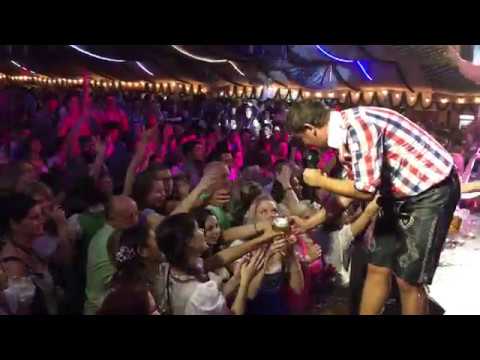 Peter Wackel am 04. November auf dem Oktoberfest Riol