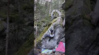 Video thumbnail of Left Flow, 6b+. Magic Wood