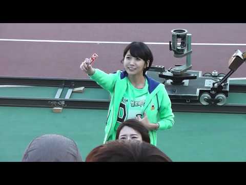 130903 MBC Idol Athletics HelloVenus Nara & Yooyoung Fan Service