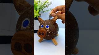 Download lagu 'Celengan DIY dari Batok Kelapa🐷 | Ide Kerajinan Mudah & Bermanfaat!' #shorts #craft mp3