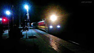 preview picture of video 'Unscheduled Halt of {12944} UDHYOGKARMI EXPRESS AT HARDA| WCR| IR.'