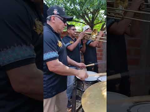 🫵😎la sin enchufe 🔌#camiri #santacruz #banda