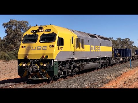 Australian Trains - QUBE Ore Container Freight at Nyngan