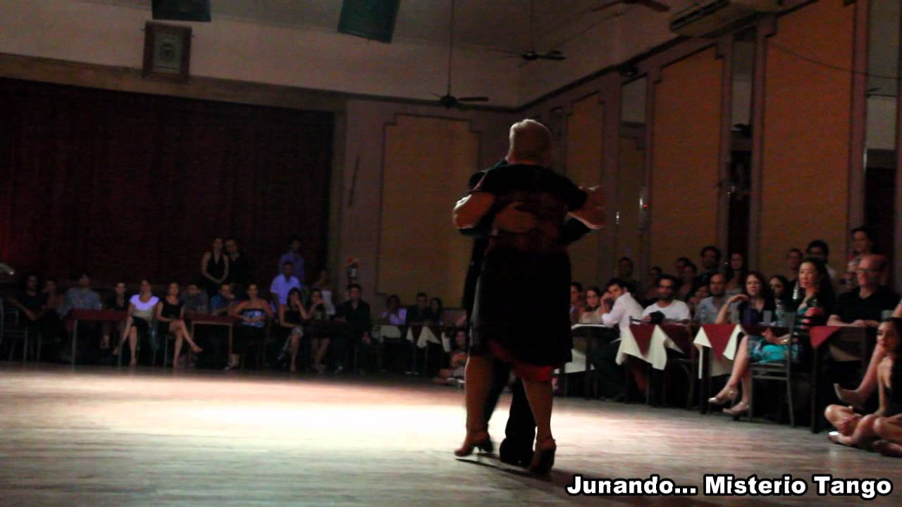 CLAUDIO GONZALEZ Y SU MAMA LILI EN MISTERIO TANGO