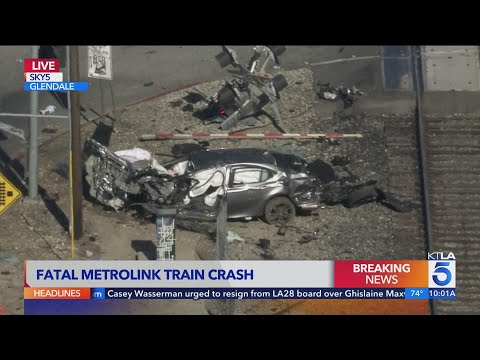 Authorities investigate fatal Metrolink crash in Glendale