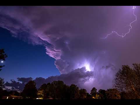 Large rotating lightning storm rolling into south Oklahoma city as seen from Norman time lapse