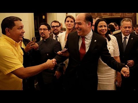 فنزويلا تجدد المواجهة بين الحكومة والمعارضة