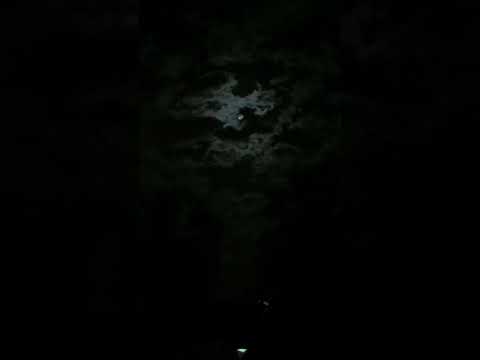 Il viaggio delle nuvole davanti la luna