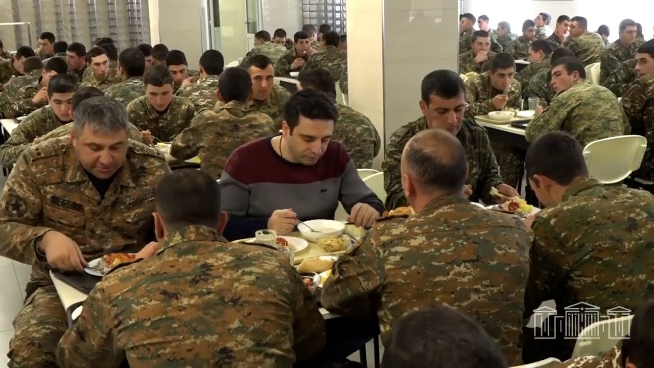 Ալեն Սիմոնյանն այցելել է զորամաս