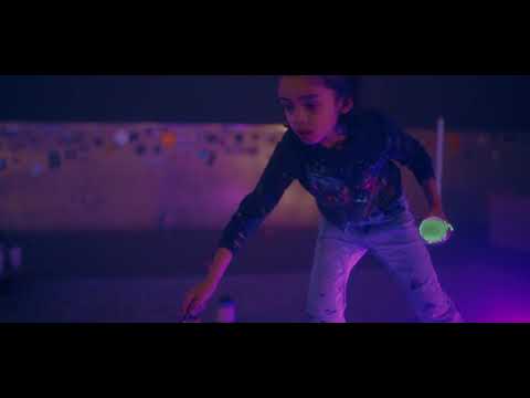 Jüngster abstrakter Künstler der Welt Mikail Akar versteigert„Helios“