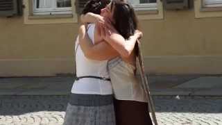 preview picture of video 'Free Hugs - Gratis Umarmungen in Zwickau'