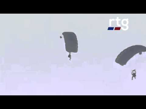Gran Parada Militar Chile 2015 - Salto en Paracaidas (extracto)