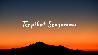 Download lagu Idgitaf - Terpikat Senyummu (Lirik Lagu) mp3