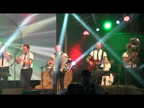 Ansambel Petka & Fantje s Praprotna-Na deželi (v živo)