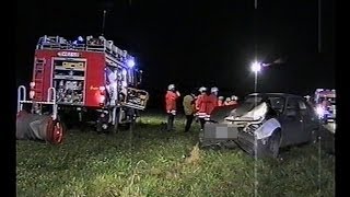 preview picture of video '3 CAR COLLISION / VU-Schwer, Weiler Kreisel - Bittenfeld, Rems-Murr-Kreis, Deutschland, 11.12.2000.'