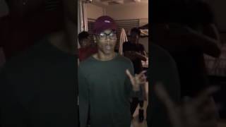 When you see a fine girl on campus 😂