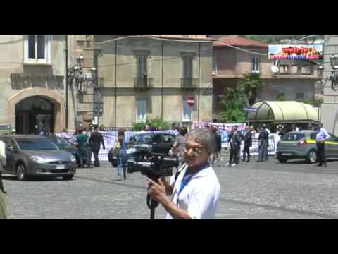 Elettrodotto di Montalto, cittadini protestano davanti a Schifani