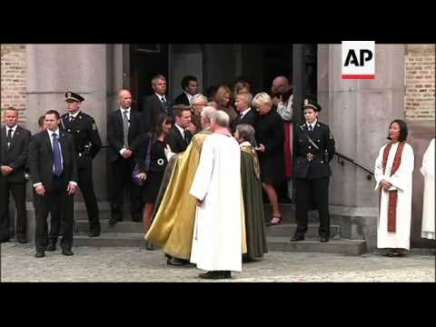 WRAP Royal family leave cathedral after memorial service ADDS mourners