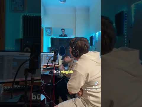 Nesen ar @DannySilver ierakstījām  jaunu dziesmu - "Izslēdz Gaismu". Vai esi tai gatavs? 👀