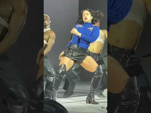 #Rosalia cantando #bizcochito en #concierto #bailando #tiktok #reels #foryou #viralvideo #shorts