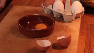 How I...  Crack an Egg (WITHOUT getting broken Shell in your Egg)