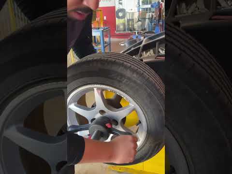 Como é feito o balanceamento de rodas? Parte 1....#borracharia #pneu #dicas #balanceamento #carros