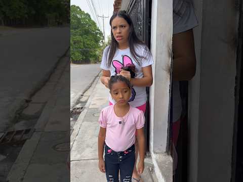 Mi hija quería uno de los viejos 😱 #humor #comedia #shorts y la peine así