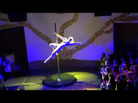 TEREZA ŠTRUNCOVÁ – UNDER