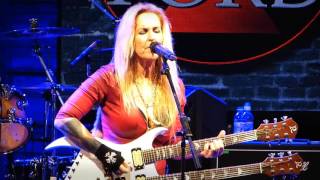 Lita Ford &quot;Close My Eyes Forever&quot; Live at HRH AON 2017