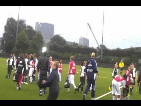 Enrique Khandan vs Dennis Bergkamp ( Victoria1893 D1 - Ajax D2 )