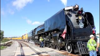 preview picture of video 'UP 844 Maintenance Stop at Buffalo, TX - 10.19.2012'