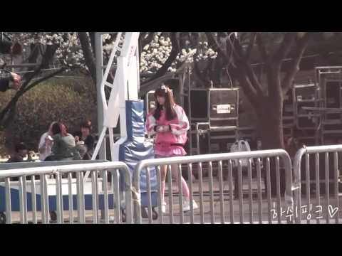 [FANCAM] 110414 Girl's Day Minah - Practicing the Opening Pitch (Lotte vs LG)