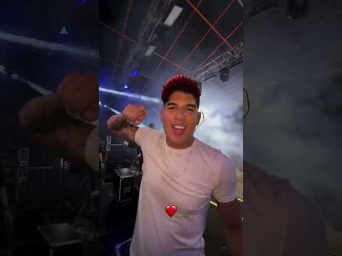 Zé vaqueiro, encerrando seu show em lagoa do sítio-Piauí