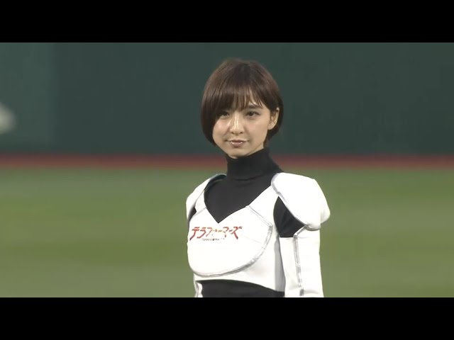 【始球式】篠田麻里子さんがKoboスタ宮城の始球式に登場!! 2016/4/21 E-Bs