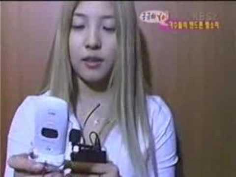 BoA showing off her ringtone