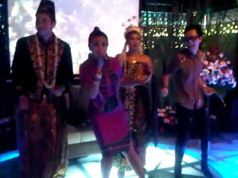 EGY LEBAY feat FITRI CARLINA on LELY BULDOZER Party