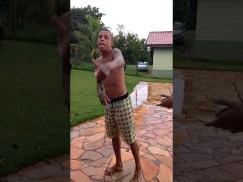 MC magrelo dá zo cantando