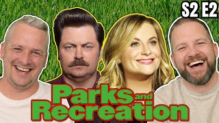 Reacción HILARANTE de chicos británicos a Parks and Recreation - T2 E2 The Stakeout